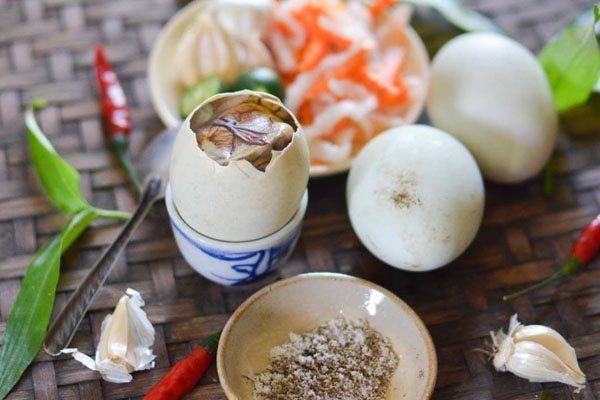 The Challenge of Tasting Hanoi local Food